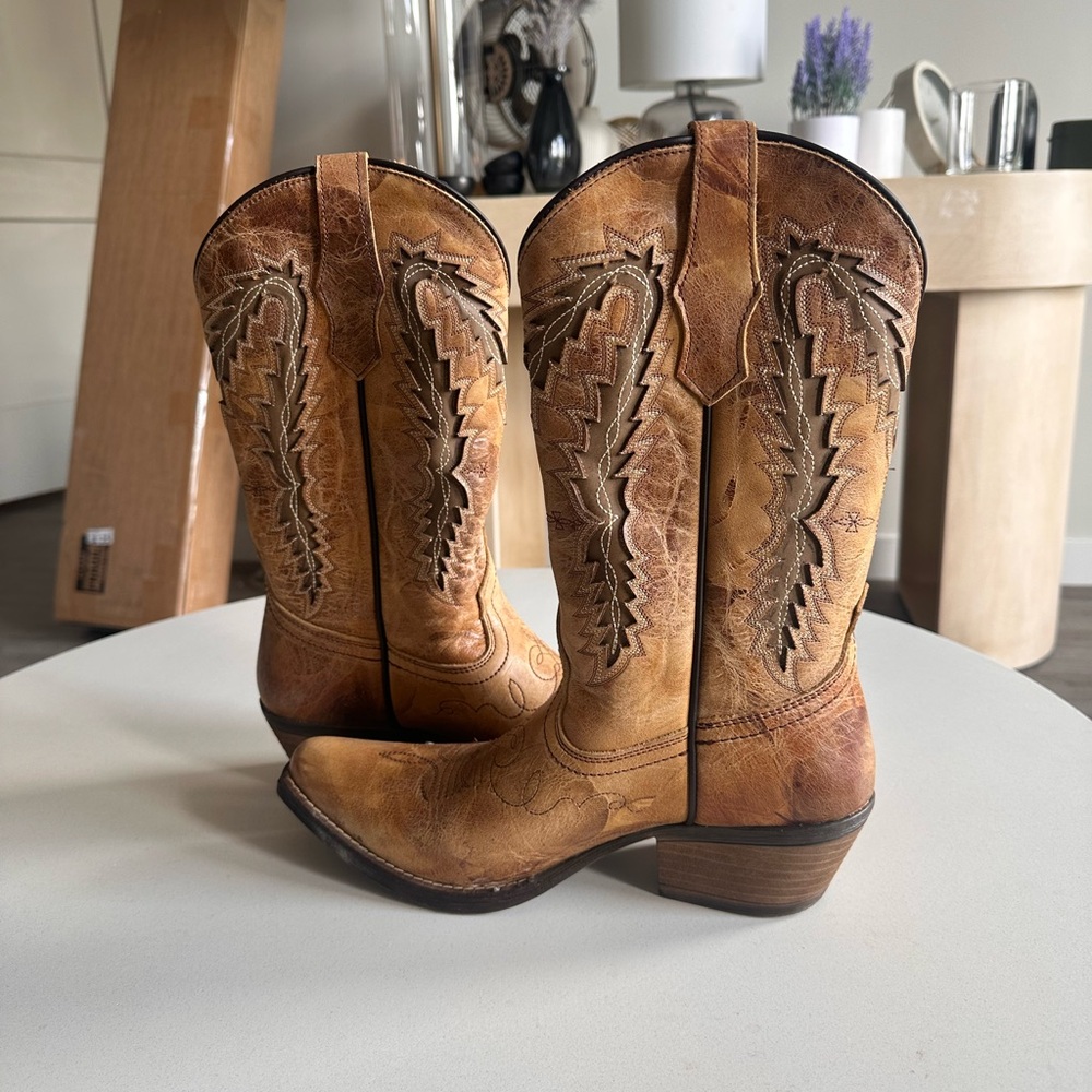 Tan Western Cowboy Boots - Picture 4 of 5